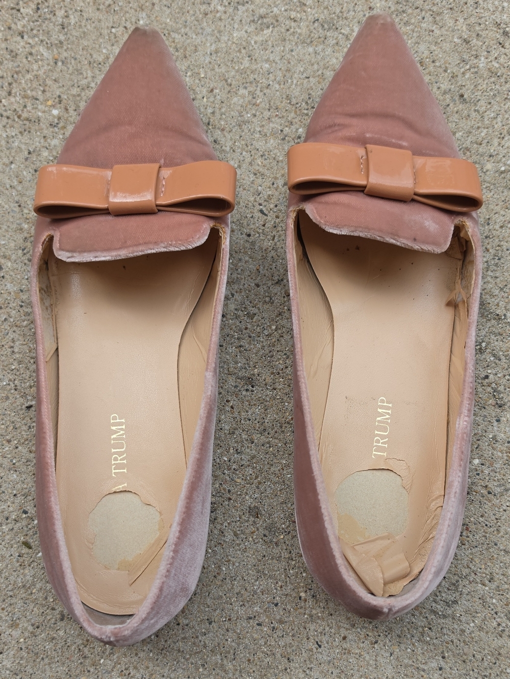 Ivanka Trump Pink Velvet Pointed Toe Bow Flats Leather Sole Size 7.5M - Picture 3 of 5